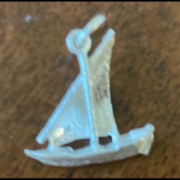 These are genuine silver pendants made in our 80 year old store - Picture 9 of 14